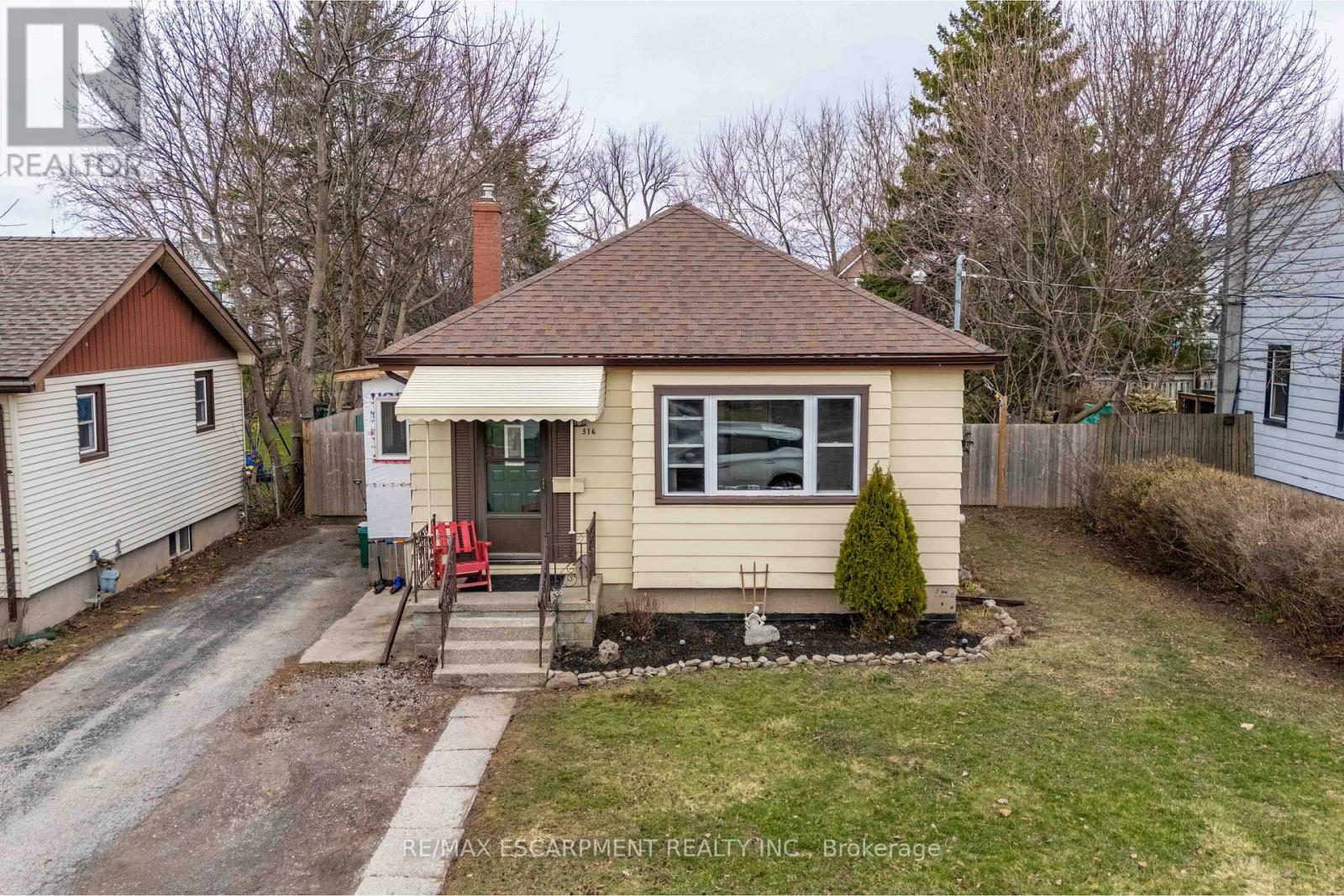 316 Dufferin Street, Fort Erie, Ontario  L2A 2T9 - Photo 3 - X12928732