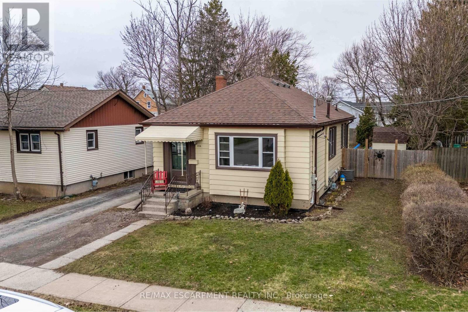 316 Dufferin Street, Fort Erie, Ontario  L2A 2T9 - Photo 4 - X12928732