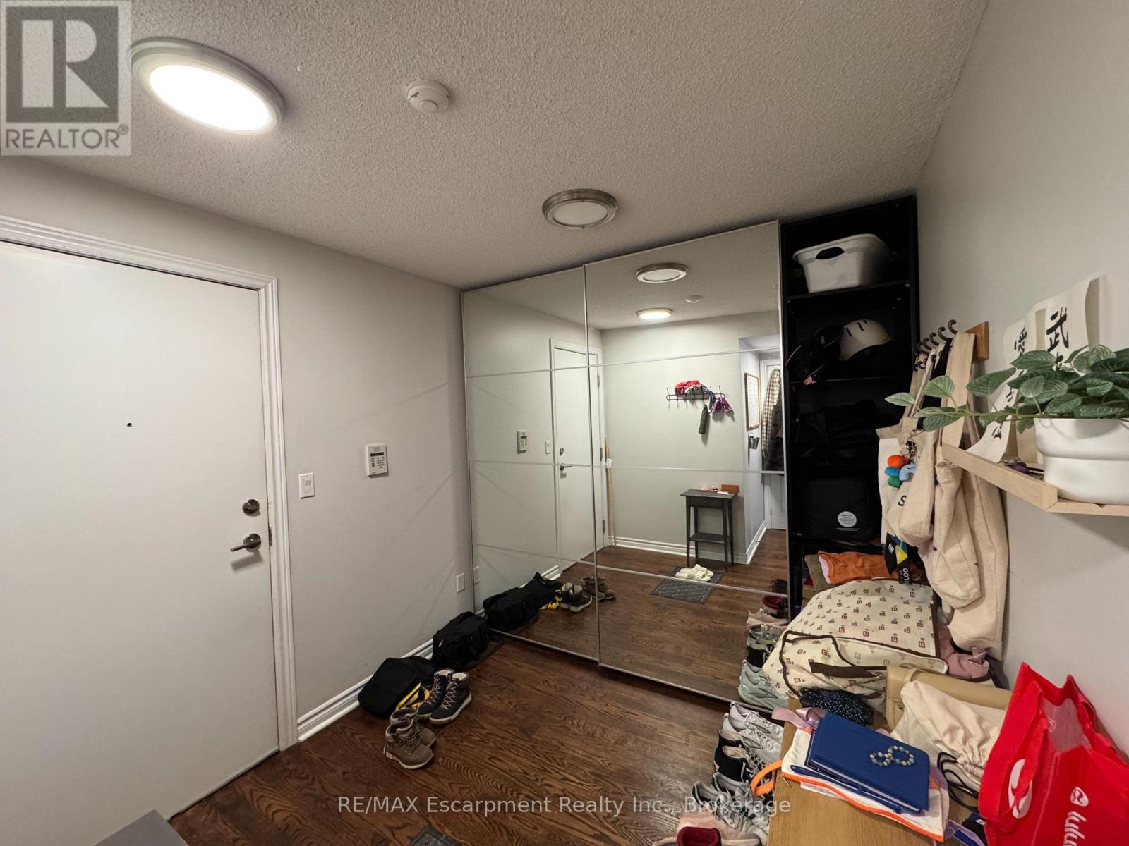 405 - 270 Wellington Street W, Toronto, Ontario  M5V 3P5 - Photo 4 - C12928324