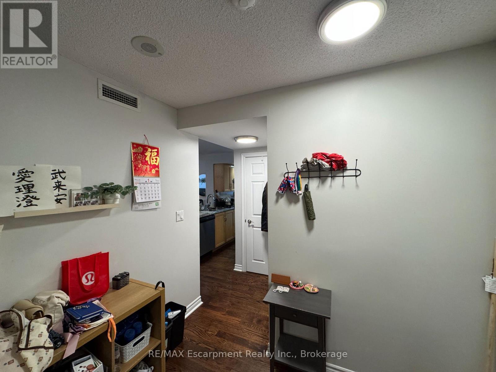 405 - 270 Wellington Street W, Toronto, Ontario  M5V 3P5 - Photo 3 - C12928324