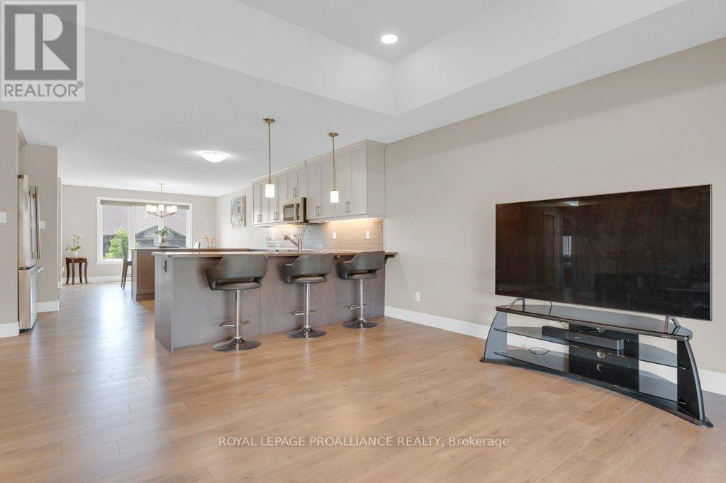 44 Liberty Crescent, Quinte West, Ontario  K8V 0B7 - Photo 11 - X12806110