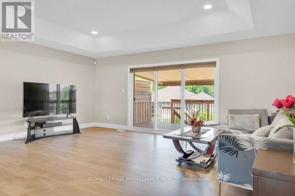 44 Liberty Crescent, Quinte West, Ontario  K8V 0B7 - Photo 7 - X12806110