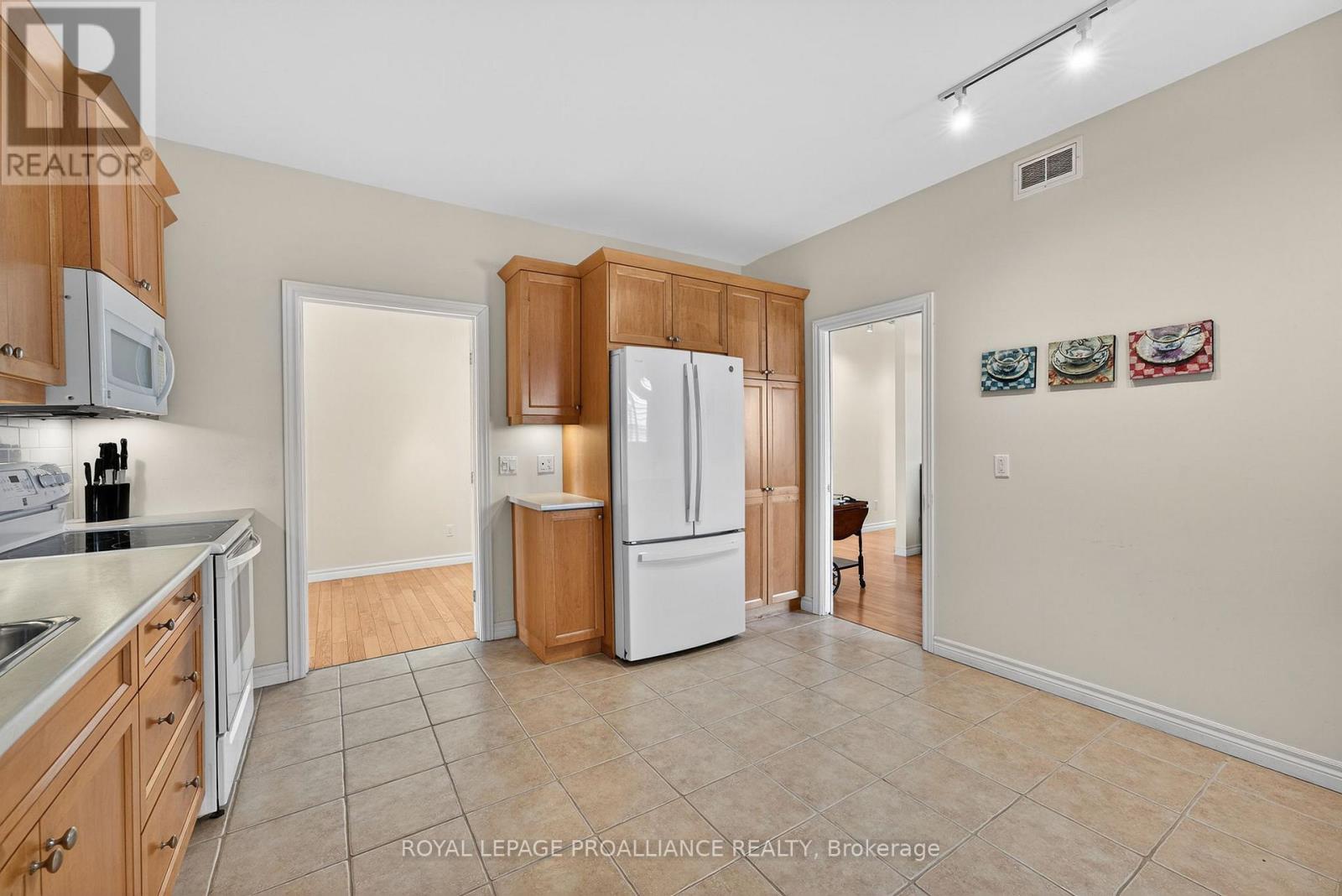 45 Maplehurst Crescent, Prince Edward County, Ontario  K0K 3L0 - Photo 12 - X12928742