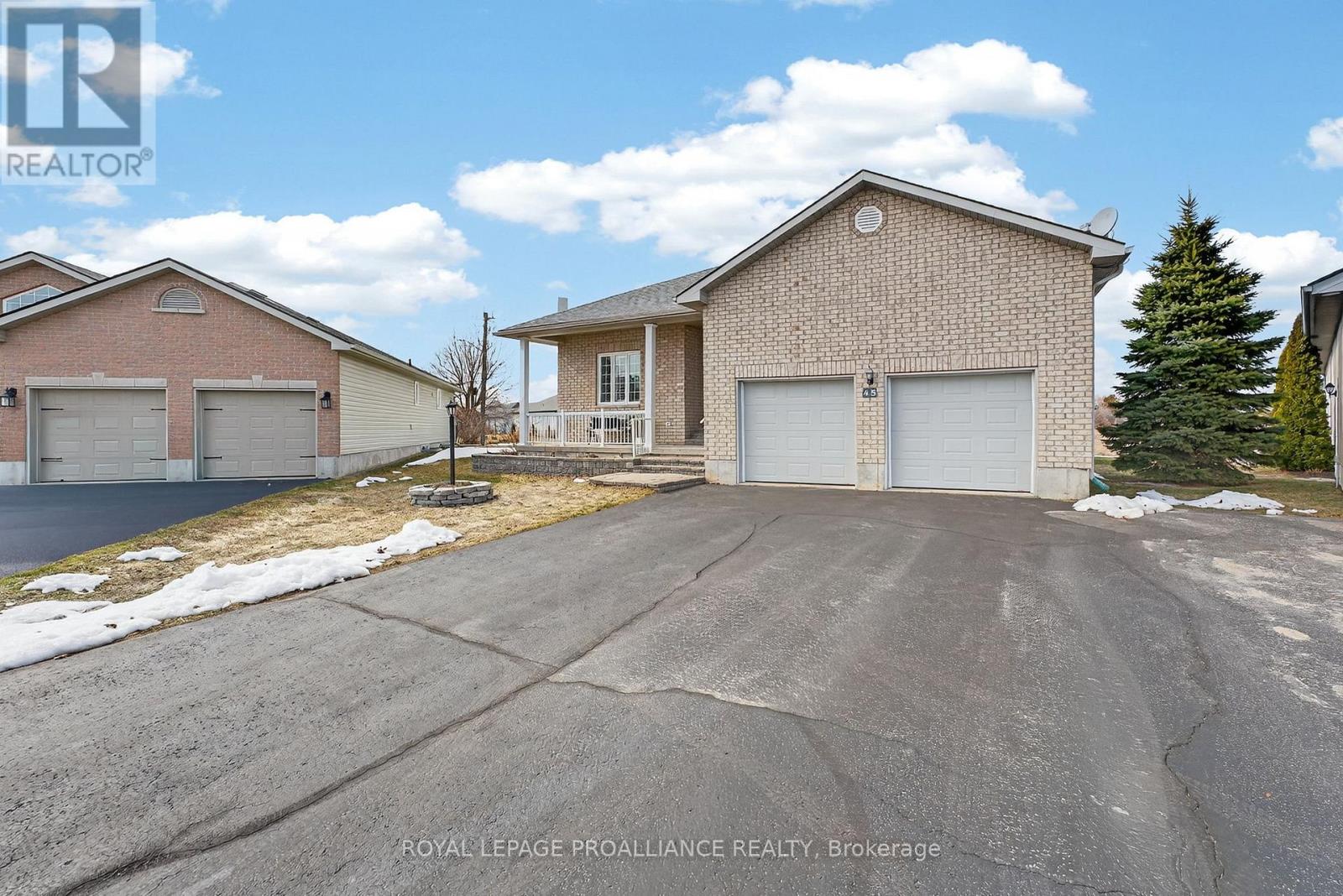 45 Maplehurst Crescent, Prince Edward County, Ontario  K0K 3L0 - Photo 2 - X12928742