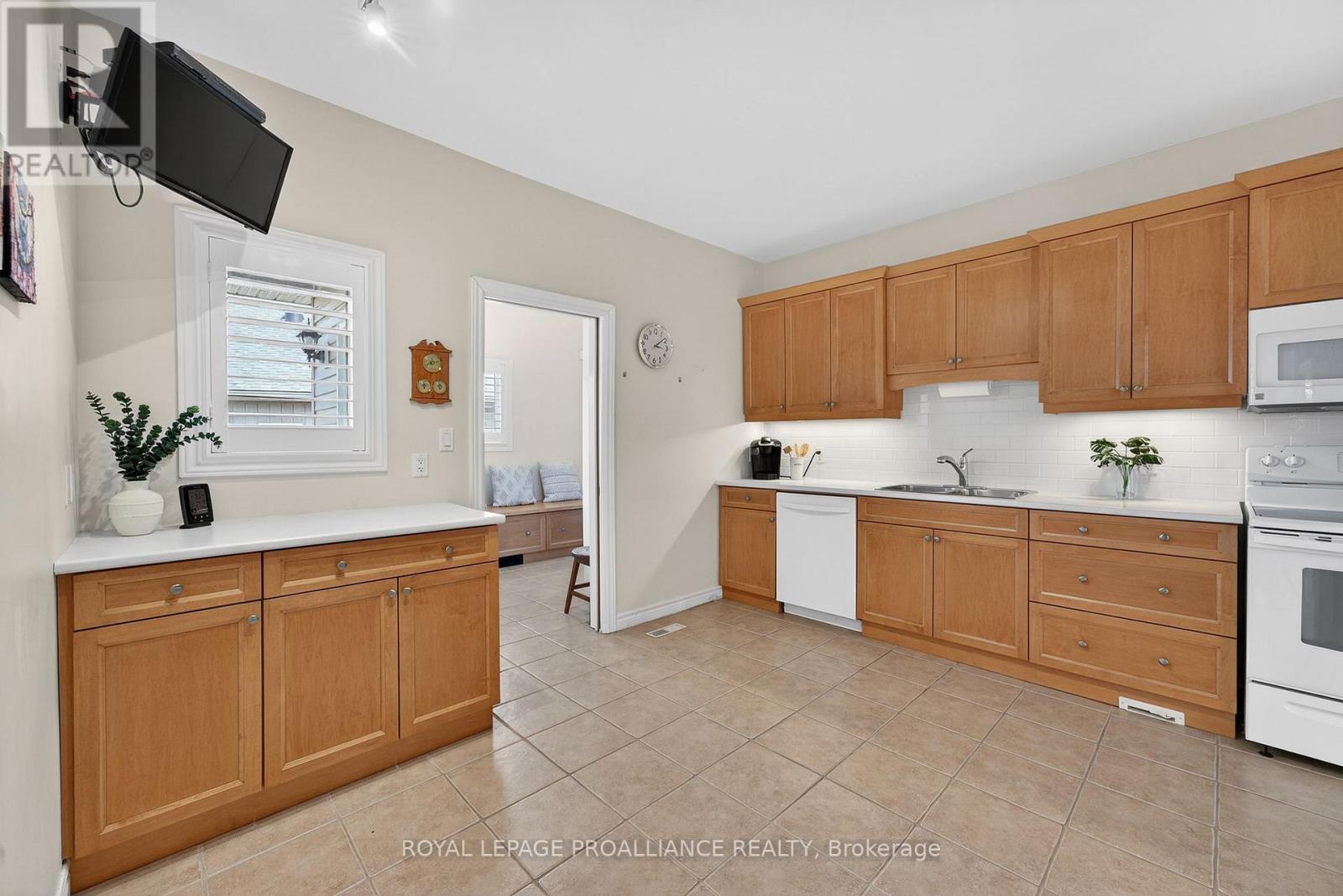 45 Maplehurst Crescent, Prince Edward County, Ontario  K0K 3L0 - Photo 13 - X12928742