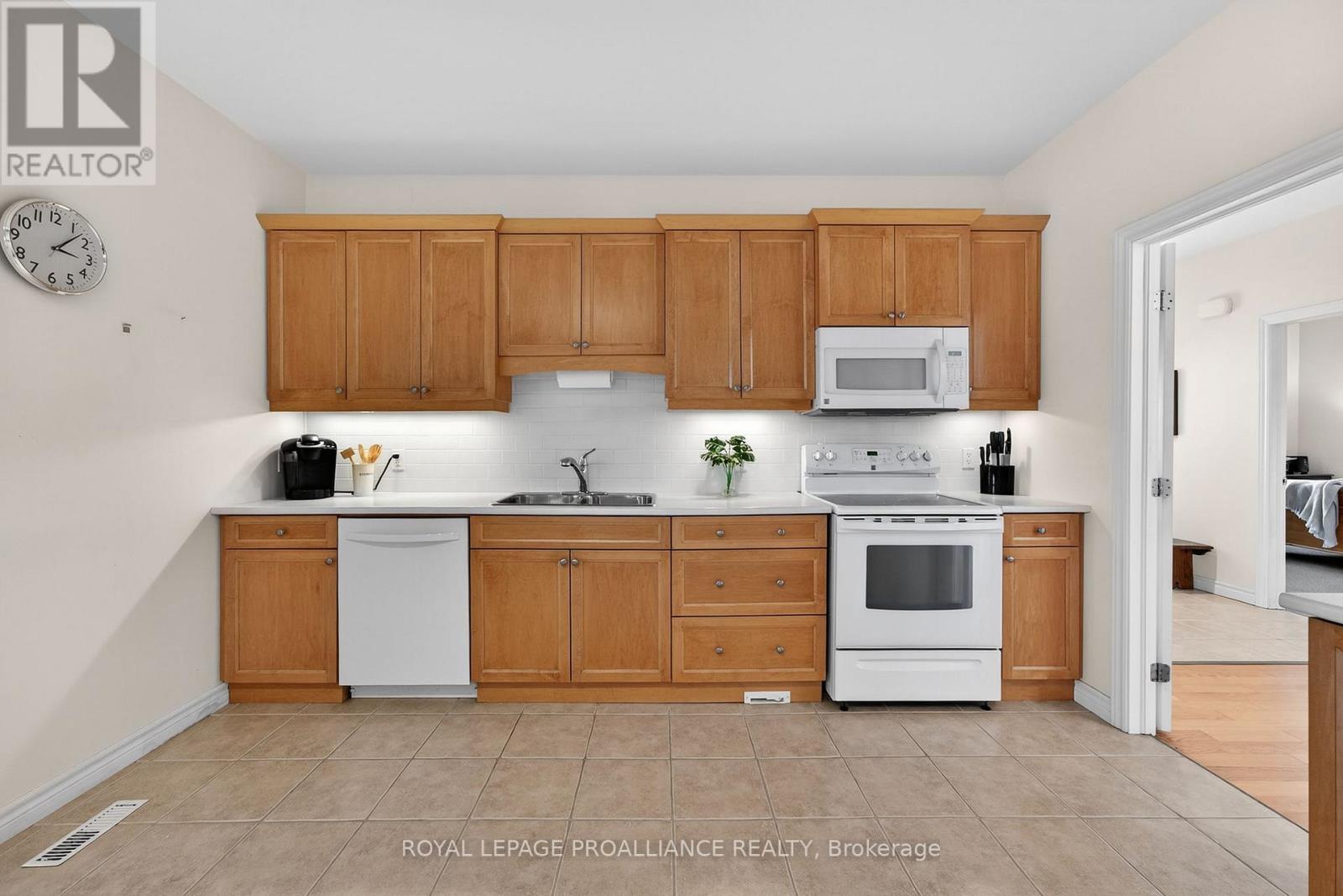 45 Maplehurst Crescent, Prince Edward County, Ontario  K0K 3L0 - Photo 11 - X12928742