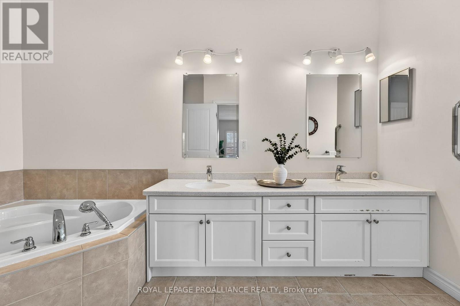 45 Maplehurst Crescent, Prince Edward County, Ontario  K0K 3L0 - Photo 22 - X12928742