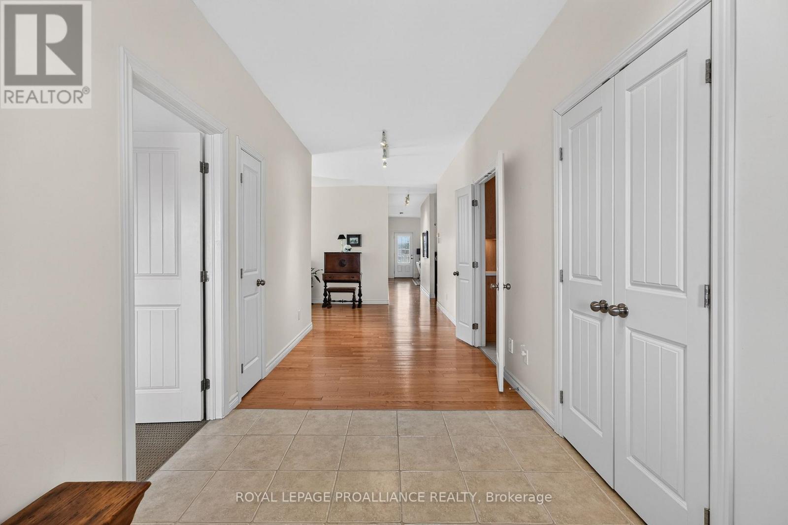 45 Maplehurst Crescent, Prince Edward County, Ontario  K0K 3L0 - Photo 4 - X12928742