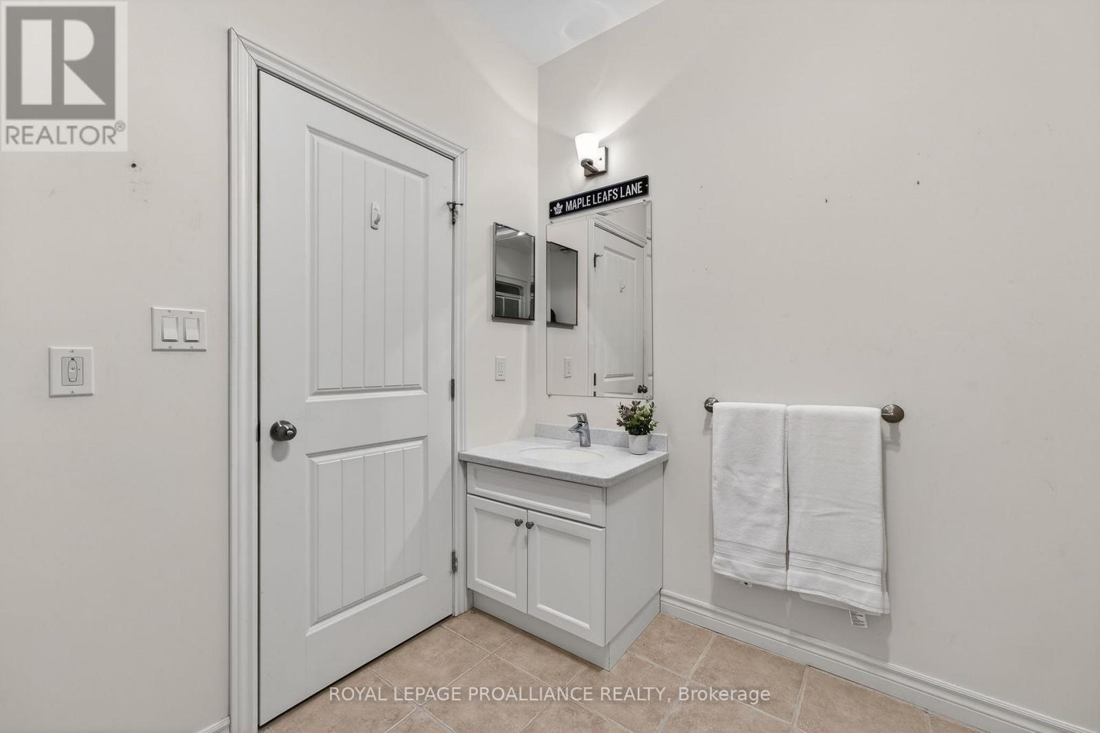 45 Maplehurst Crescent, Prince Edward County, Ontario  K0K 3L0 - Photo 37 - X12928742