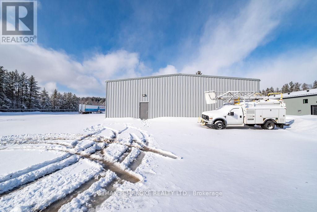 99 Industrial Avenue, Petawawa, Ontario  K8H 2W8 - Photo 26 - X12928542