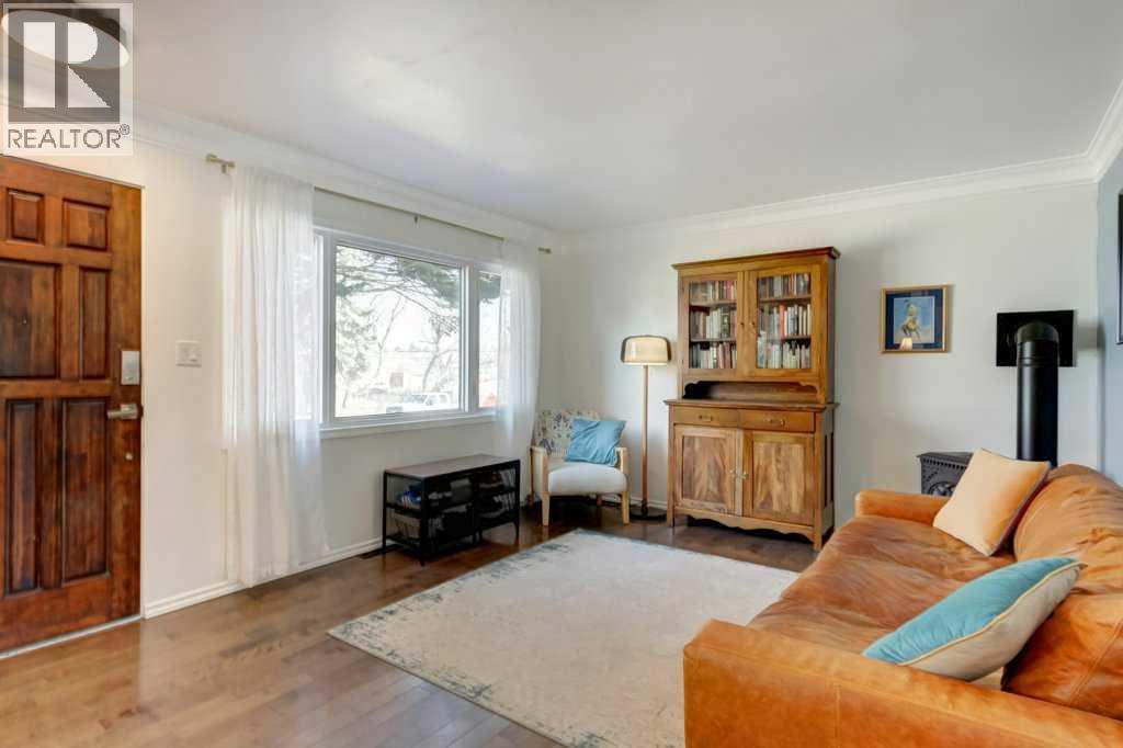 81 Healy Drive Sw, Calgary, Alberta  T2V 2Z8 - Photo 3 - A2295637