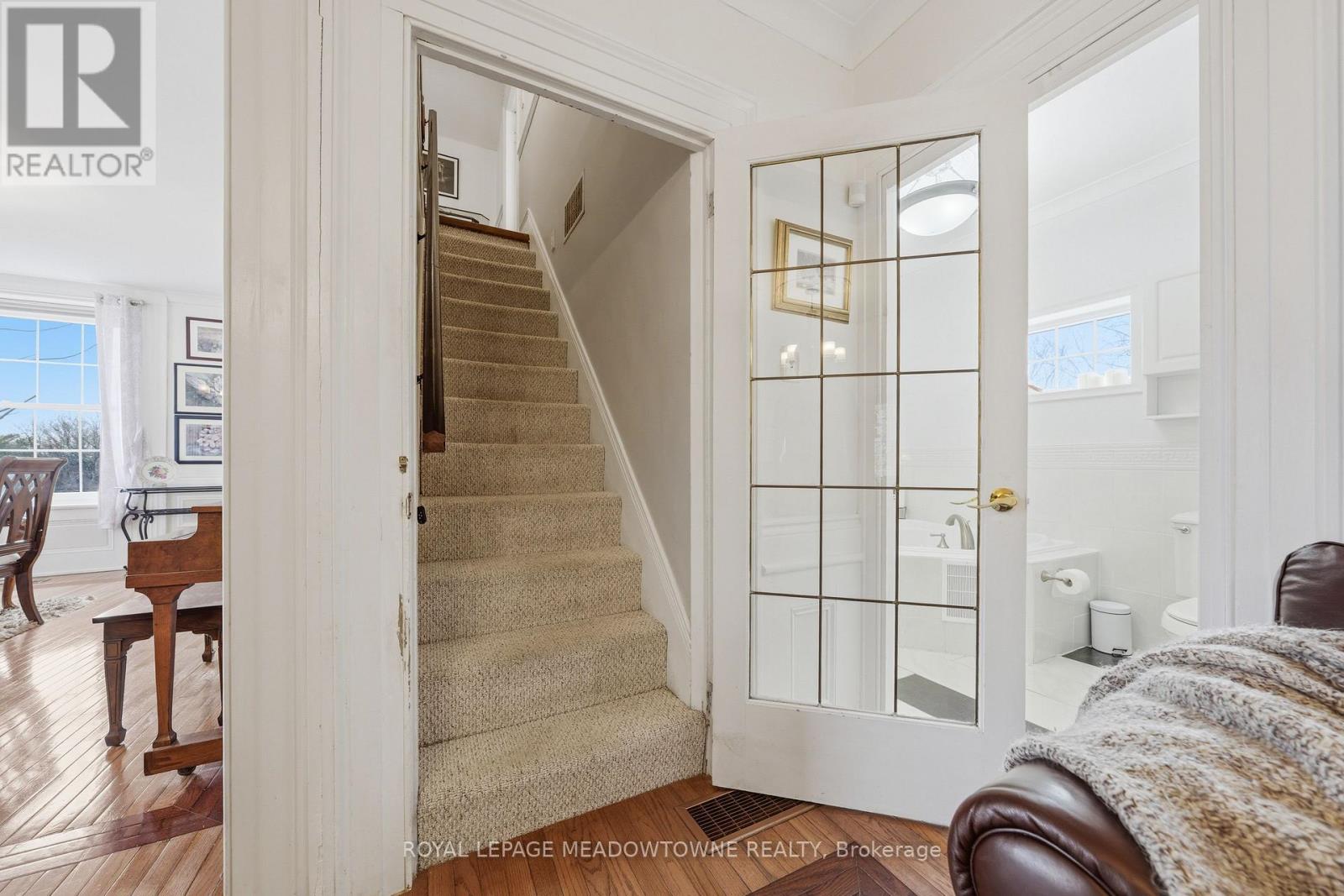 152 Confederation Street, Halton Hills, Ontario  L7G 4S8 - Photo 32 - W12929066