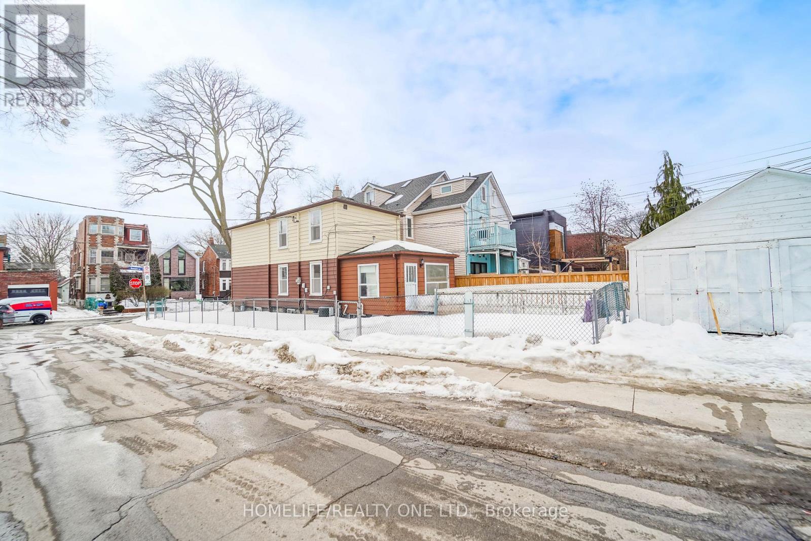 104 Benson Avenue, Toronto, Ontario  M6G 2J1 - Photo 7 - C12930288