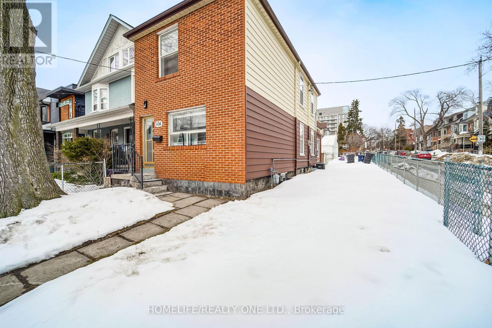 104 Benson Avenue, Toronto, Ontario  M6G 2J1 - Photo 9 - C12930288