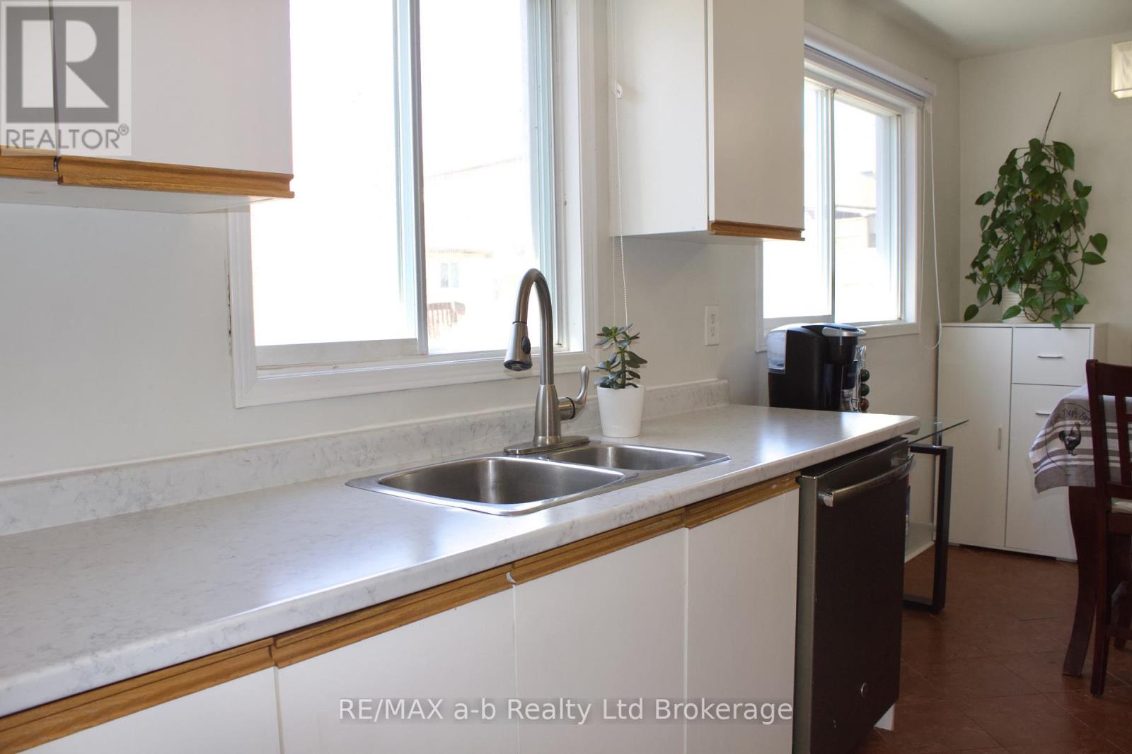 94 D'aubigny Road, Brantford, Ontario  N3T 6J4 - Photo 12 - X12825728