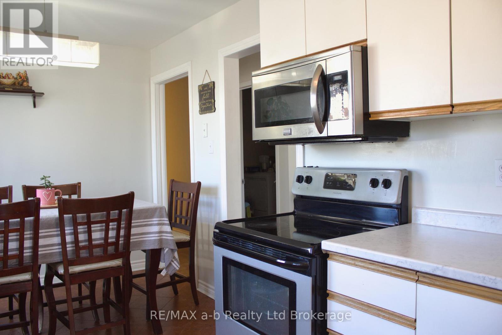 94 D'aubigny Road, Brantford, Ontario  N3T 6J4 - Photo 16 - X12825728