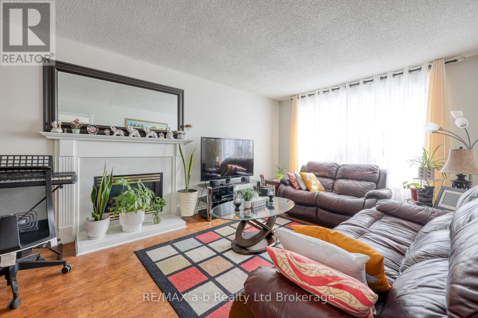 94 D'aubigny Road, Brantford, Ontario  N3T 6J4 - Photo 3 - X12825728