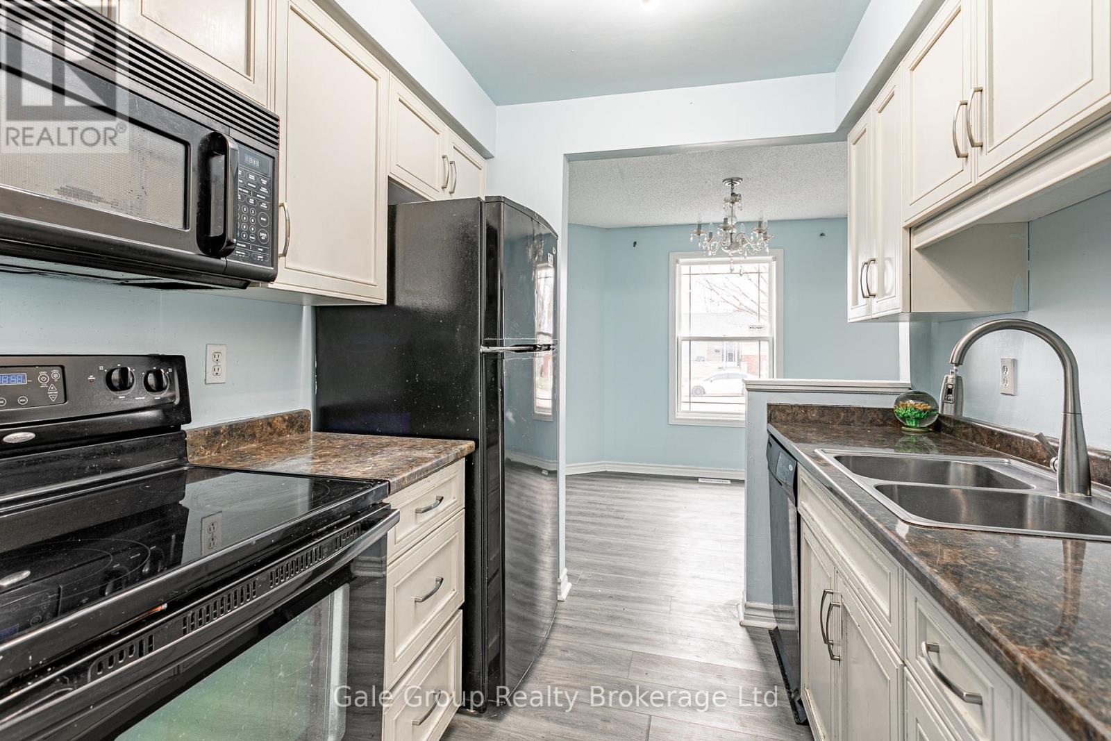 7 - 39 Blandford Street, Woodstock, Ontario N4S 7H7 - Photo 9 - X12928530