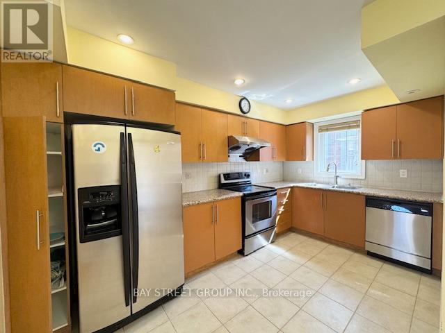 156 Legends Way, Markham, Ontario  L3R 6A6 - Photo 5 - N12930272