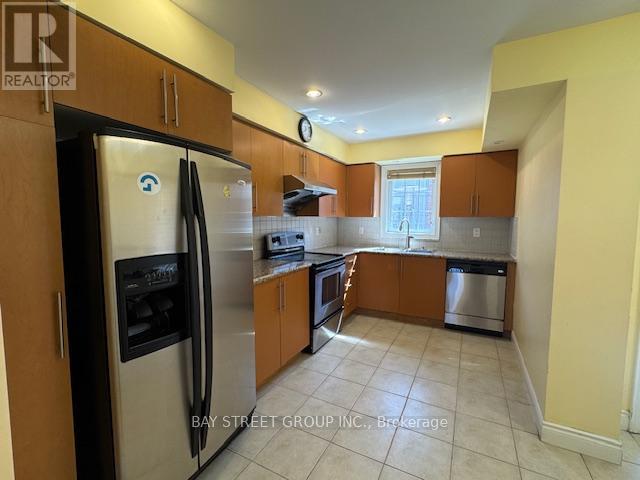 156 Legends Way, Markham, Ontario  L3R 6A6 - Photo 6 - N12930272