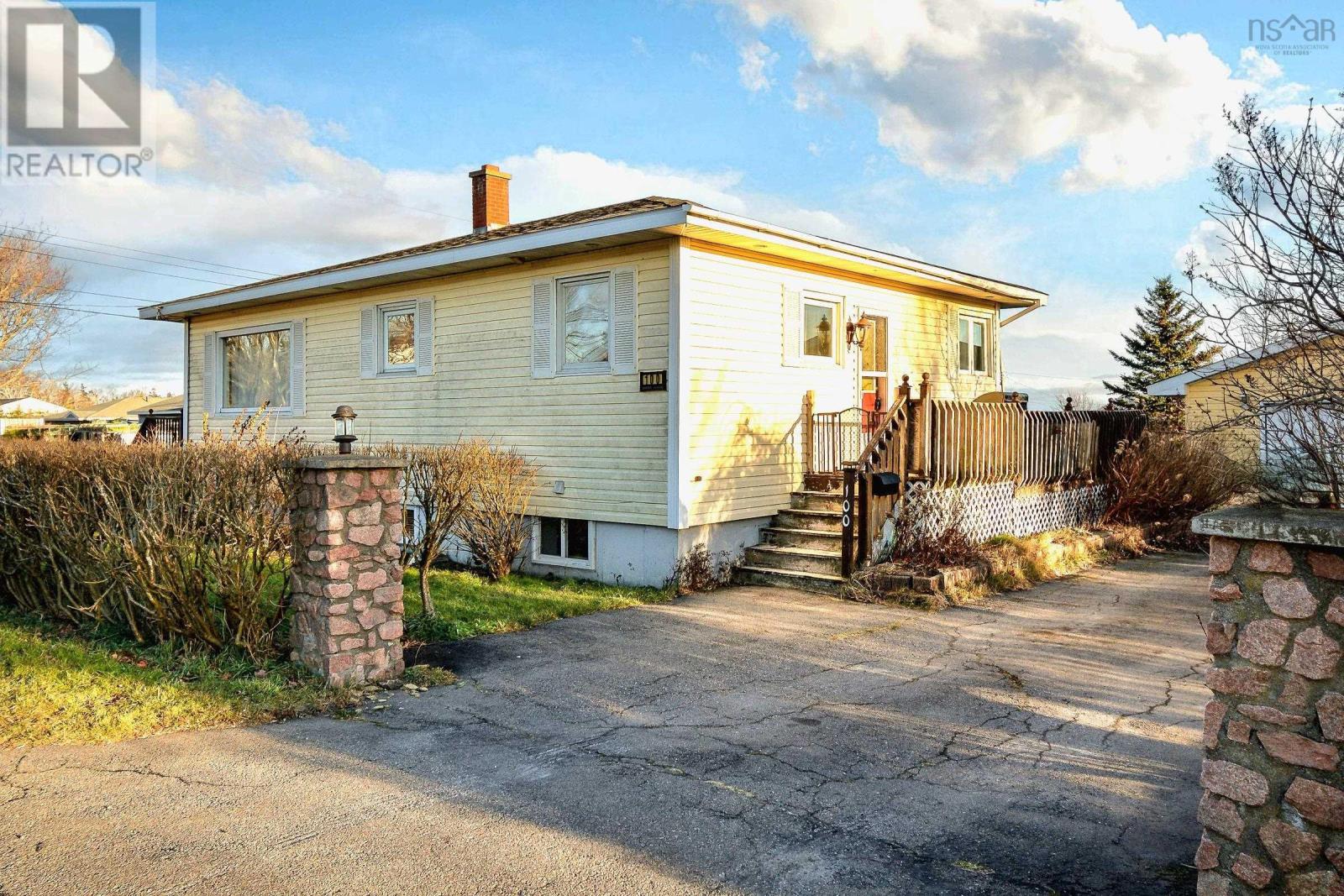 100 Borden Street, Glace Bay, Nova Scotia  B1A 1Y7 - Photo 3 - 202605705