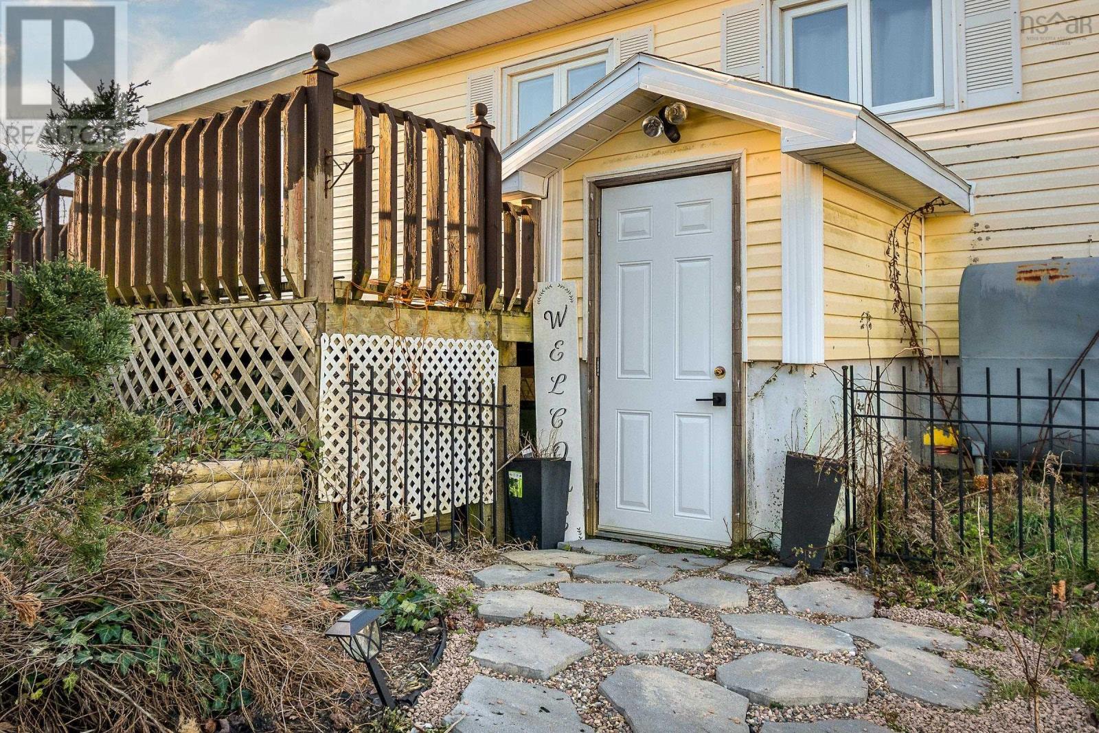 100 Borden Street, Glace Bay, Nova Scotia  B1A 1Y7 - Photo 6 - 202605705