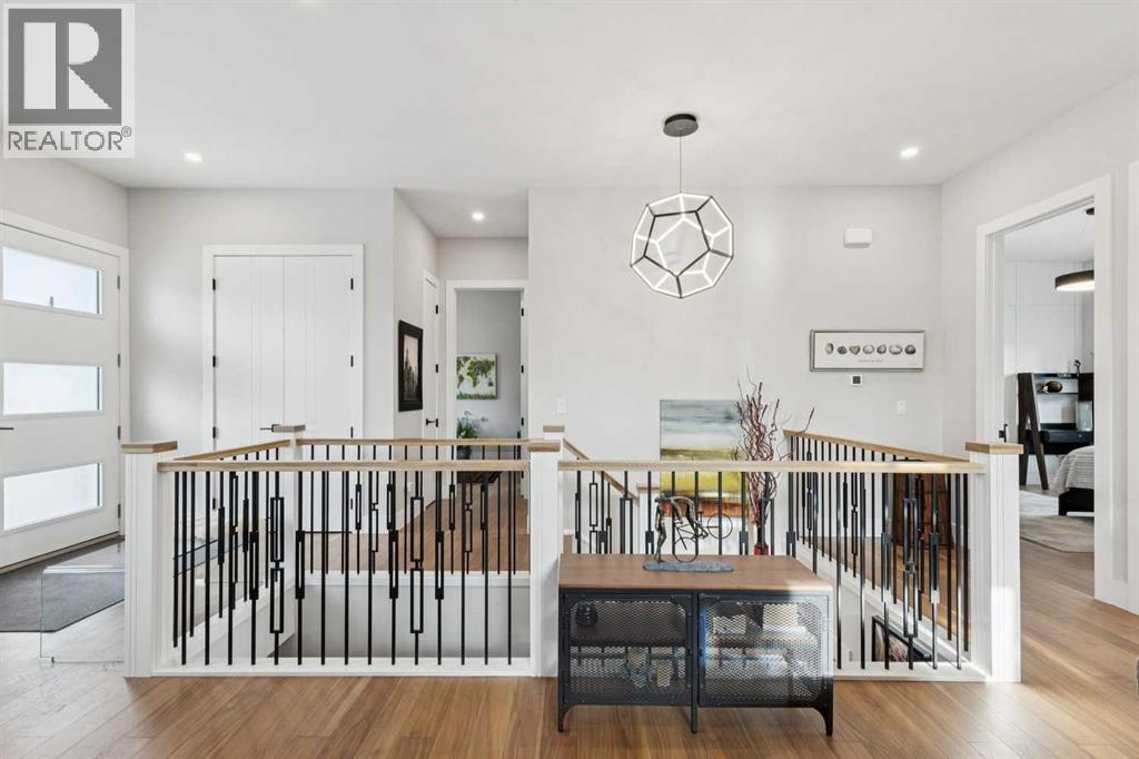 60 Havenhurst Crescent Sw, Calgary, Alberta  T2V 3C5 - Photo 3 - A2284171