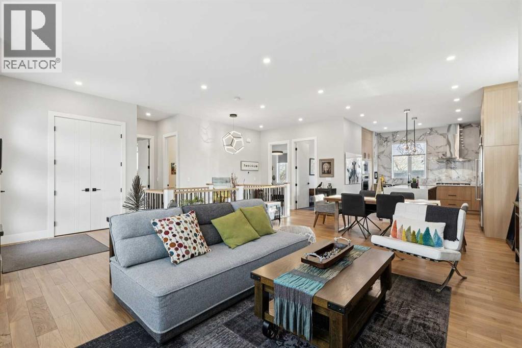 60 Havenhurst Crescent Sw, Calgary, Alberta  T2V 3C5 - Photo 5 - A2284171