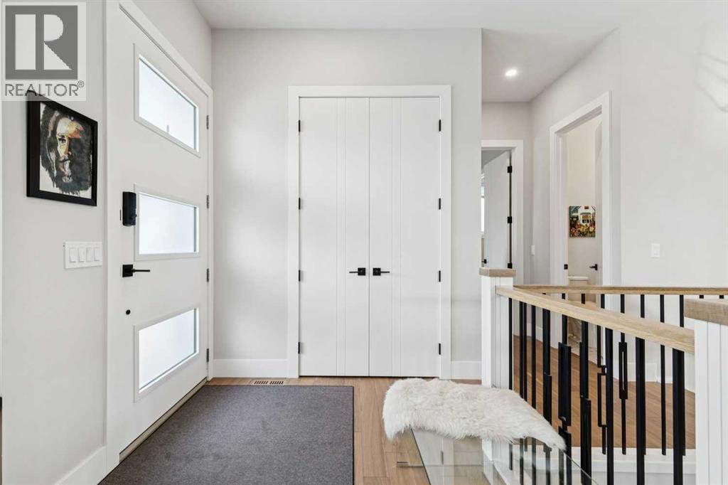 60 Havenhurst Crescent Sw, Calgary, Alberta  T2V 3C5 - Photo 2 - A2284171