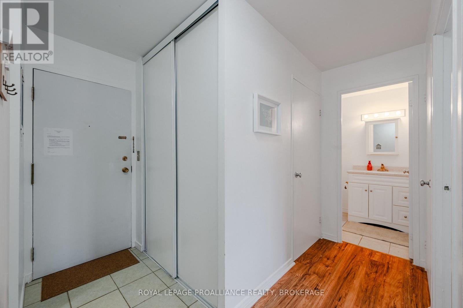 510 - 17 Eldon Hall Place, Kingston, Ontario  K7M 7H5 - Photo 5 - X12930350