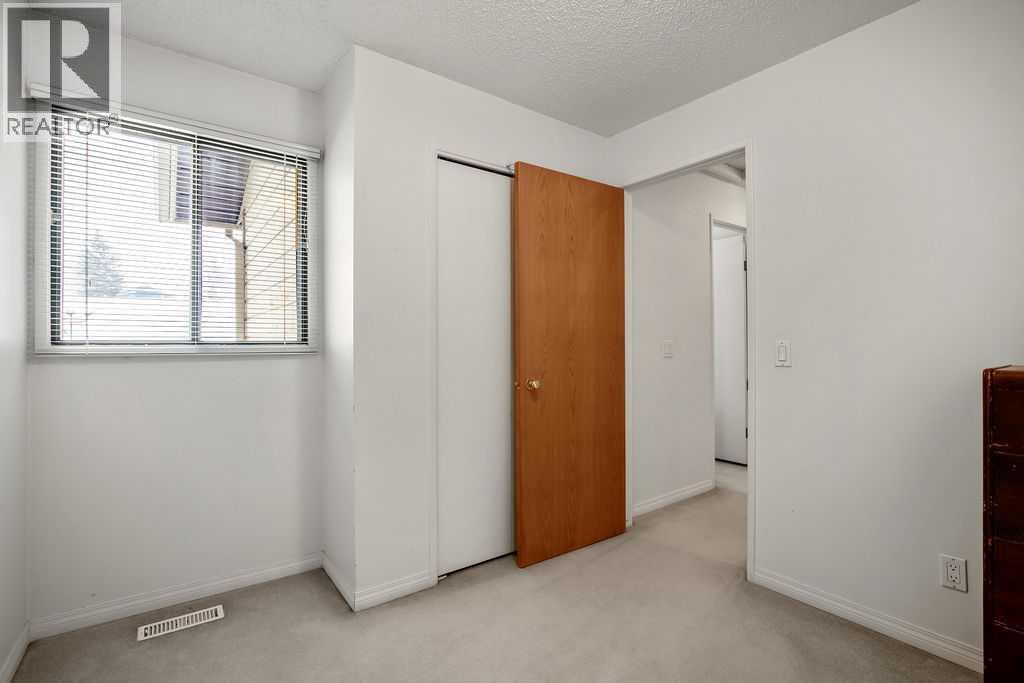 111 Deerfield Drive Se, Calgary, Alberta  T2J 6T9 - Photo 17 - A2292660