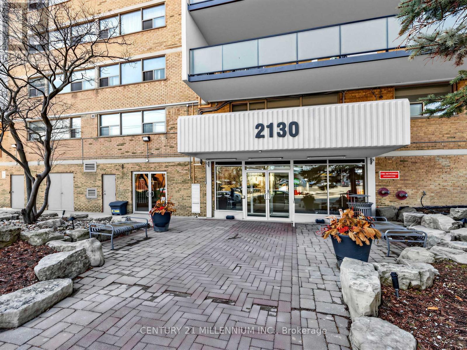805 - 2130 Weston Road, Toronto, Ontario  M9N 3R9 - Photo 2 - W12930236