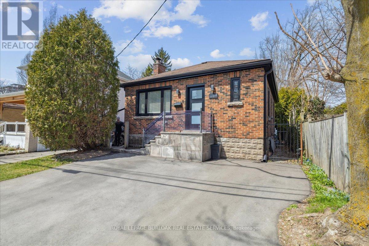 2113 New Street, Burlington, Ontario  L7R 1H7 - Photo 2 - W12930262