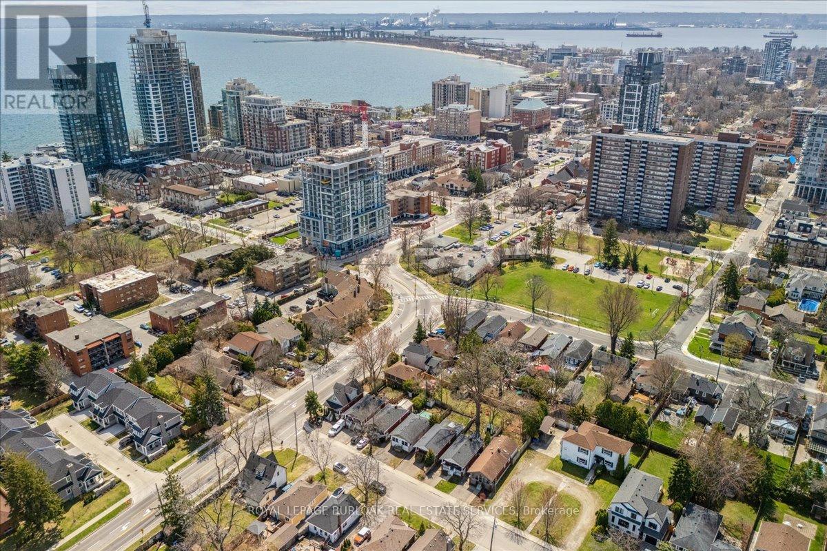 2113 New Street, Burlington, Ontario  L7R 1H7 - Photo 40 - W12930262