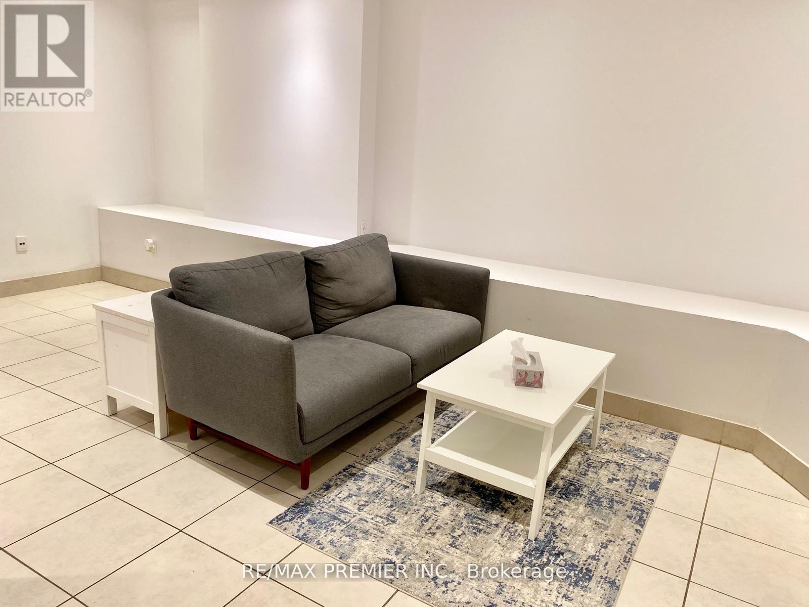 Lower - 325 Willard Avenue, Toronto, Ontario  M6S 3R1 - Photo 5 - W12930268