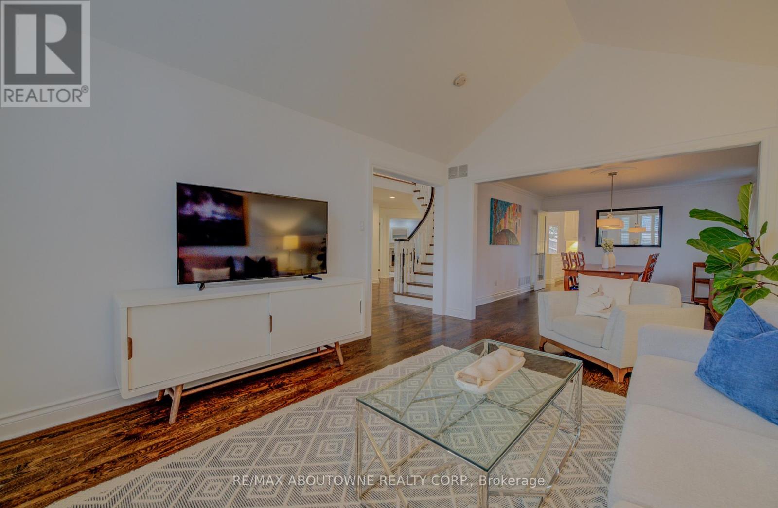 20 Martin Grove Road, Toronto, Ontario  M9B 4J9 - Photo 18 - W12930290