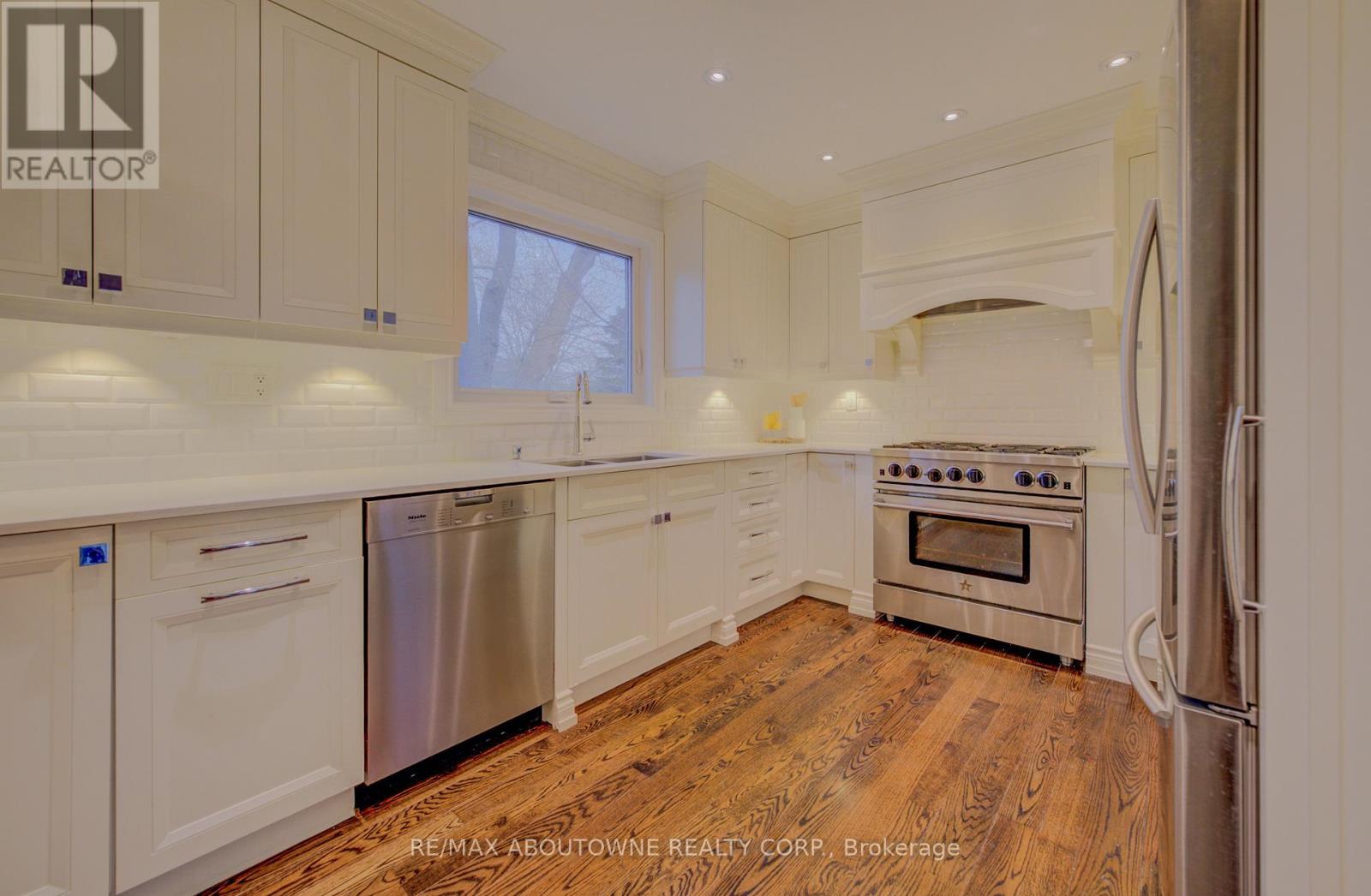 20 Martin Grove Road, Toronto, Ontario  M9B 4J9 - Photo 4 - W12930290