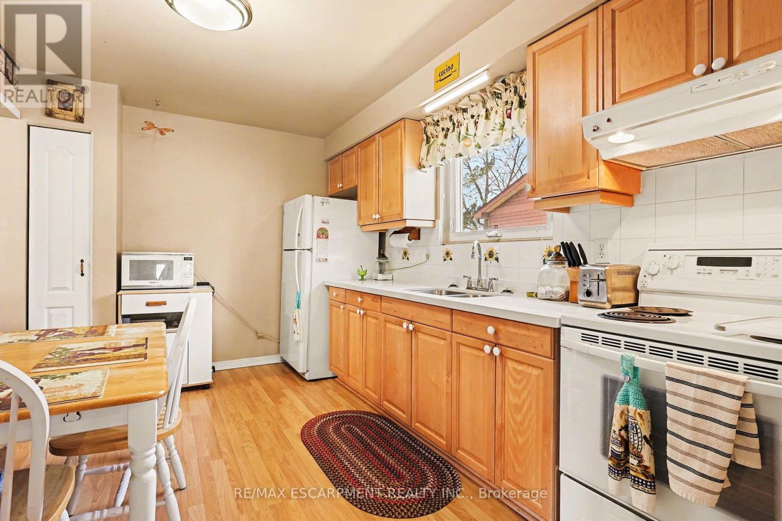 2381 Middlesmoor Crescent, Burlington, Ontario  L7P 3X4 - Photo 11 - W12930300