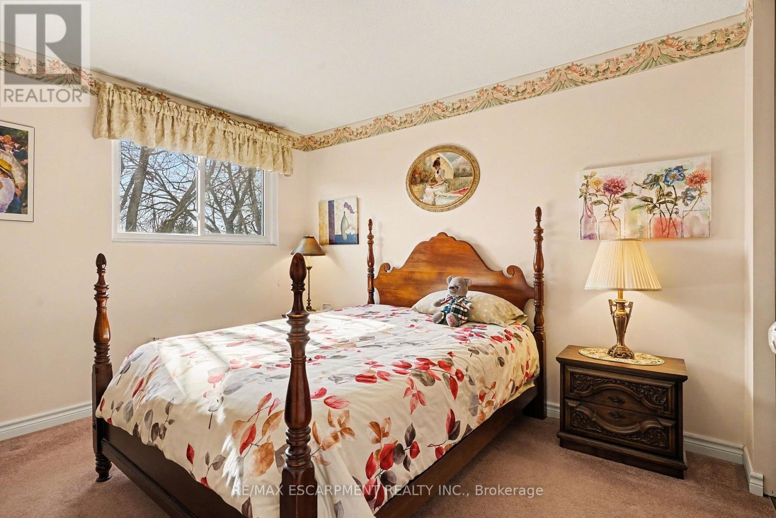 2381 Middlesmoor Crescent, Burlington, Ontario  L7P 3X4 - Photo 12 - W12930300