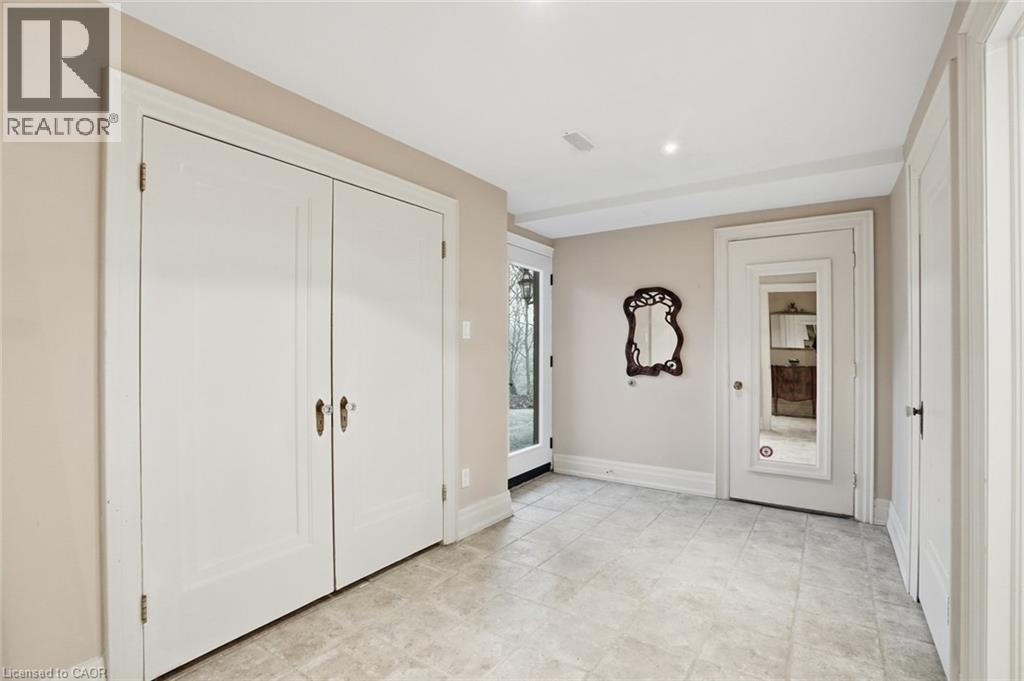 1987 Snake Road, Burlington, Ontario  L7P 4Y1 - Photo 43 - 40815713