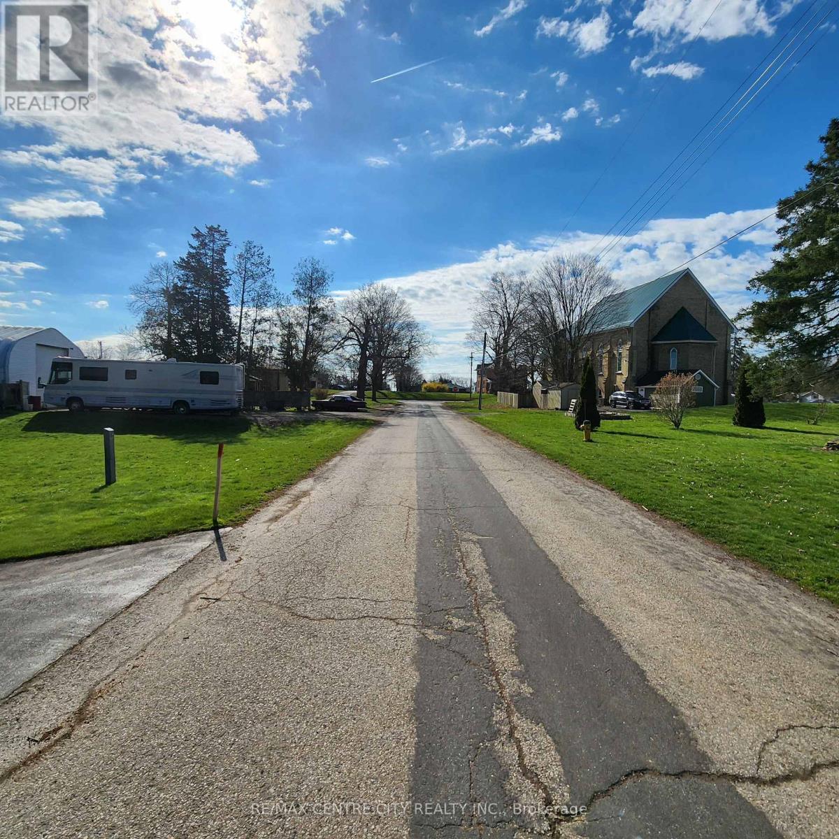 360 Stratton Drive, London East, Ontario  N5W 4Z7 - Photo 4 - X12930334