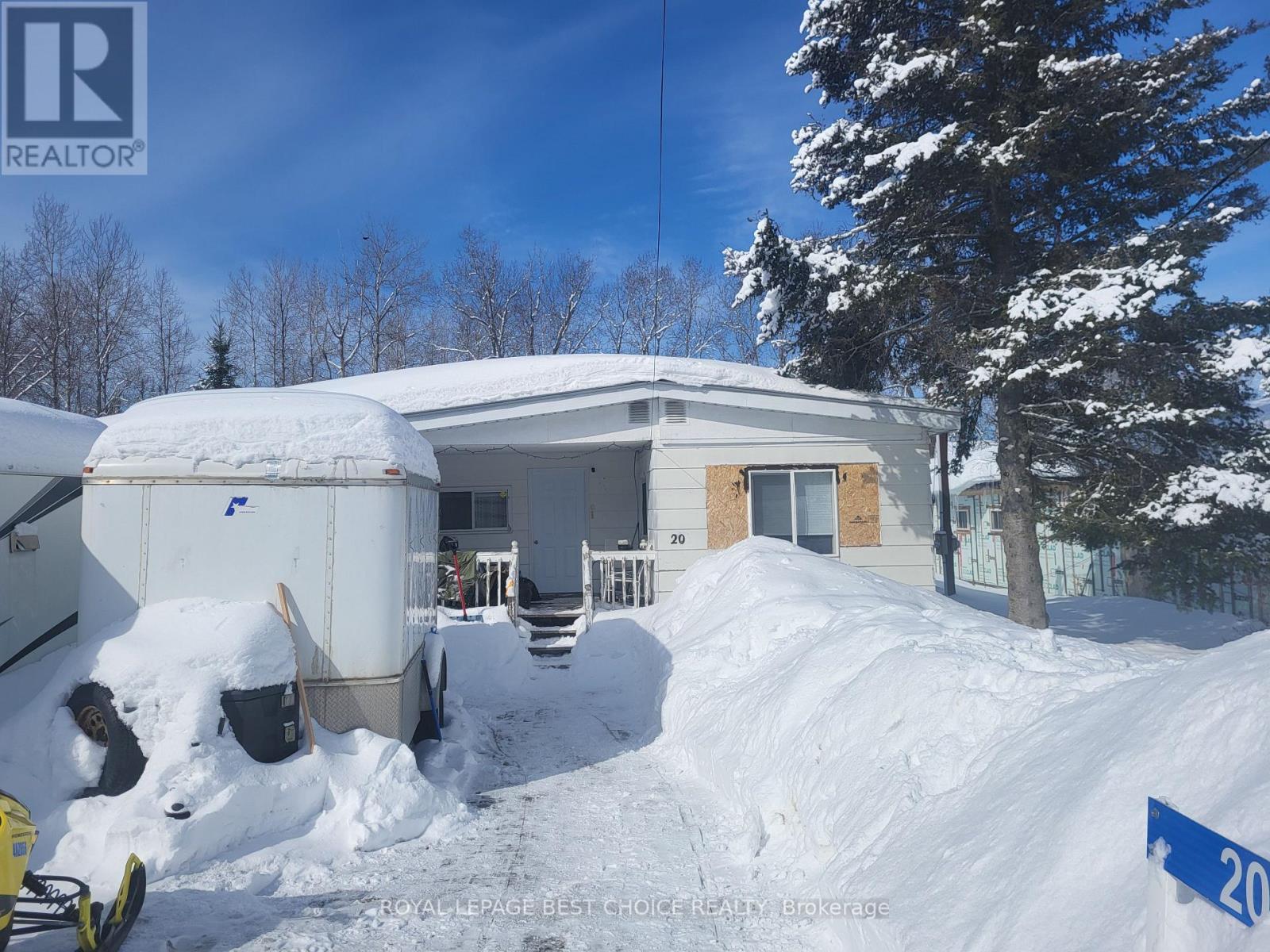 208 Goward Avenue, Temagami, Ontario  P0H 2H0 - Photo 2 - X12930474