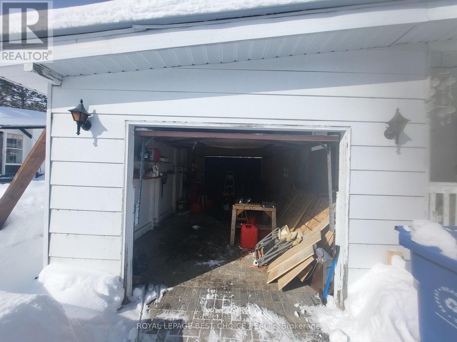 208 Goward Avenue, Temagami, Ontario  P0H 2H0 - Photo 4 - X12930474