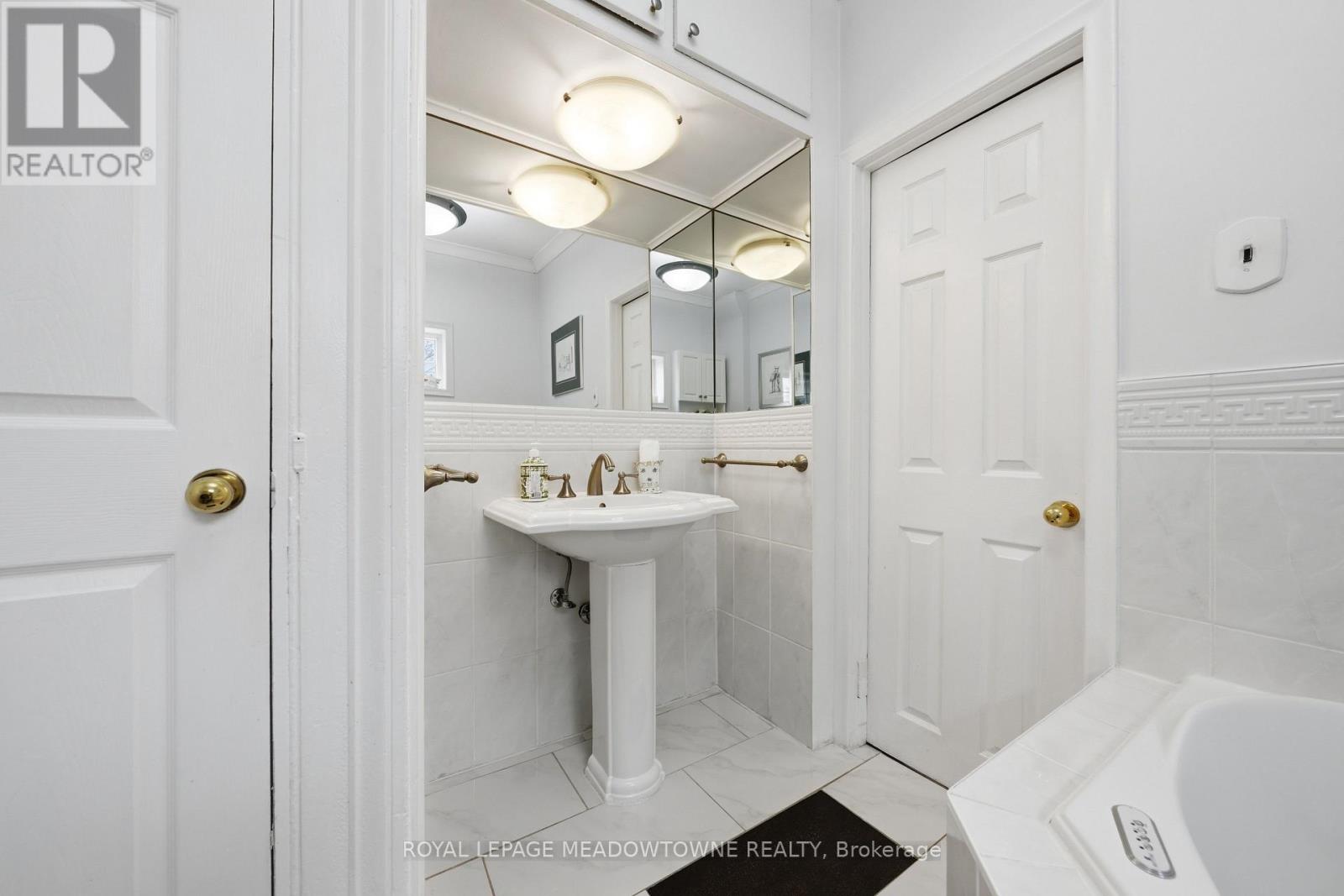 152 Confederation Street, Halton Hills, Ontario  L7G 4S8 - Photo 31 - W12929054