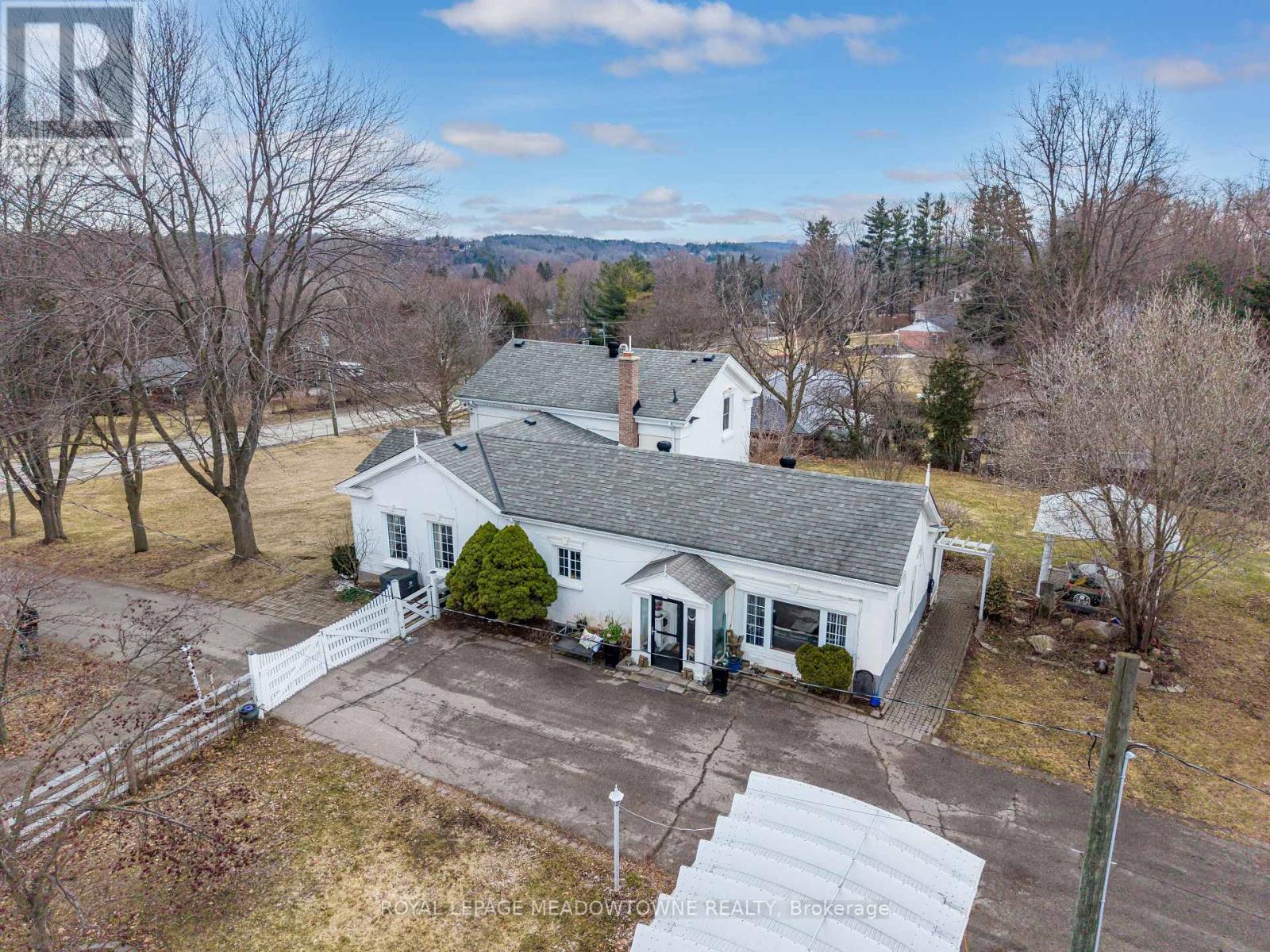 152 Confederation Street, Halton Hills, Ontario  L7G 4S8 - Photo 4 - W12929054