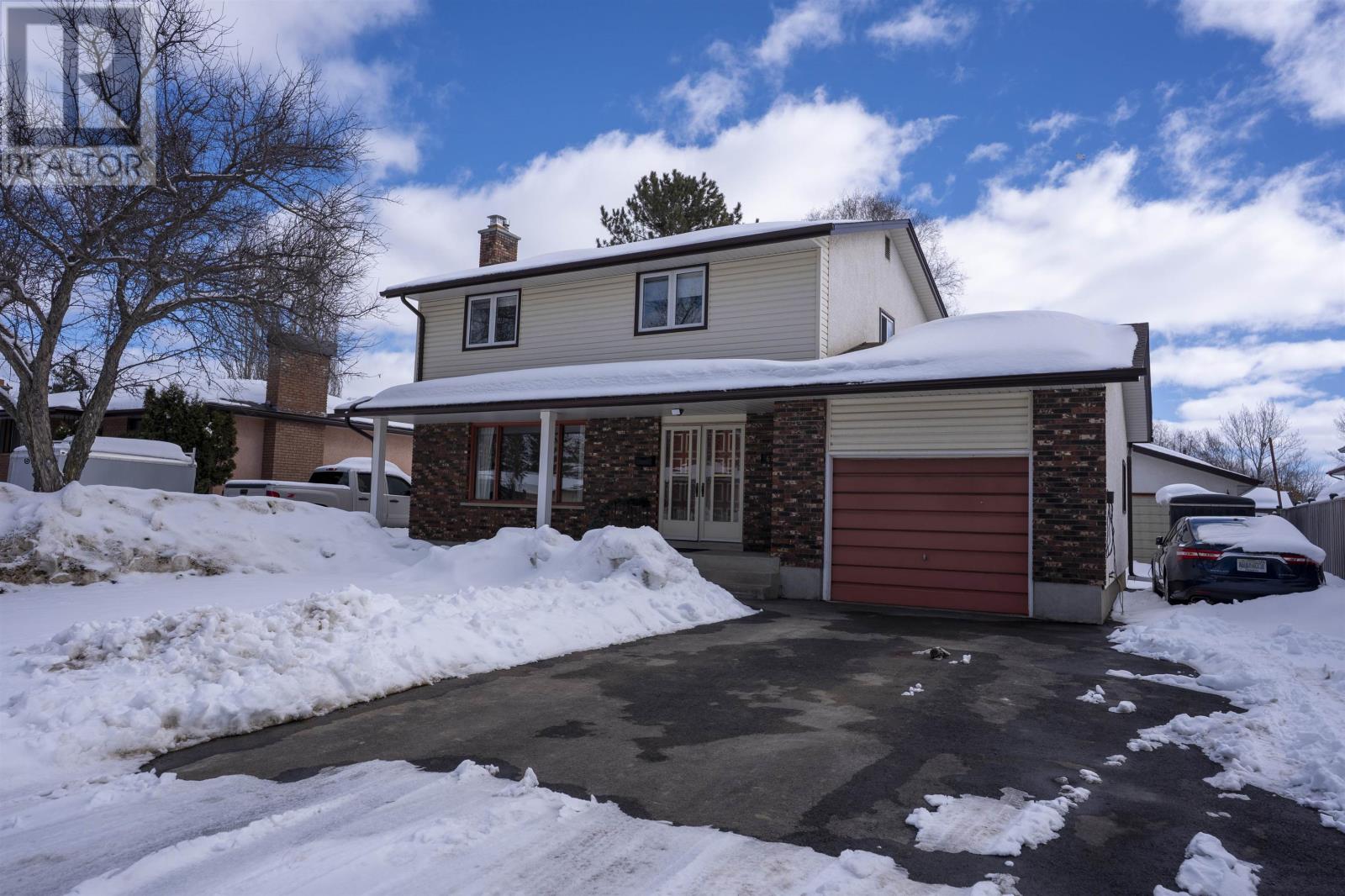 675 Thornloe Dr, Thunder Bay, Ontario  P7C 5L2 - Photo 1 - TB2600557