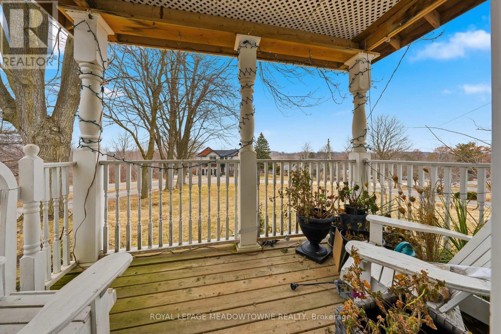 152 Confederation Street, Halton Hills, Ontario  L7G 4S8 - Photo 6 - W12929054