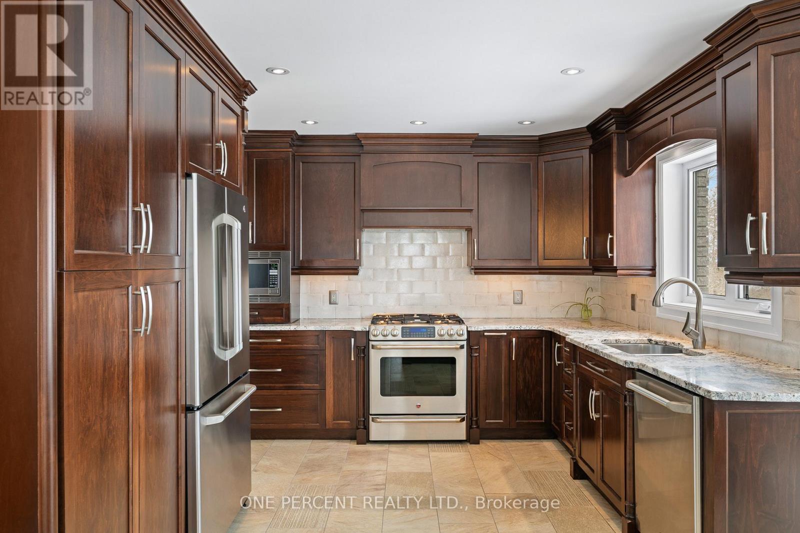 975 Fieldown Street, Ottawa, Ontario  K4C 1B9 - Photo 17 - X12930328