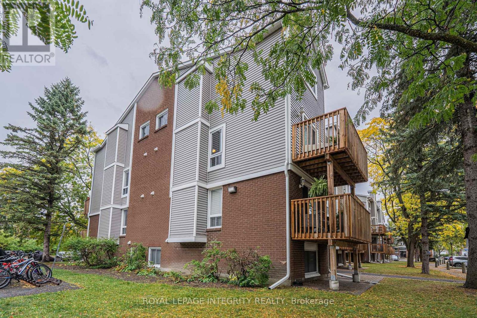 5 - 400 Fenerty Court, Ottawa, Ontario  K2L 3A9 - Photo 3 - X12930392