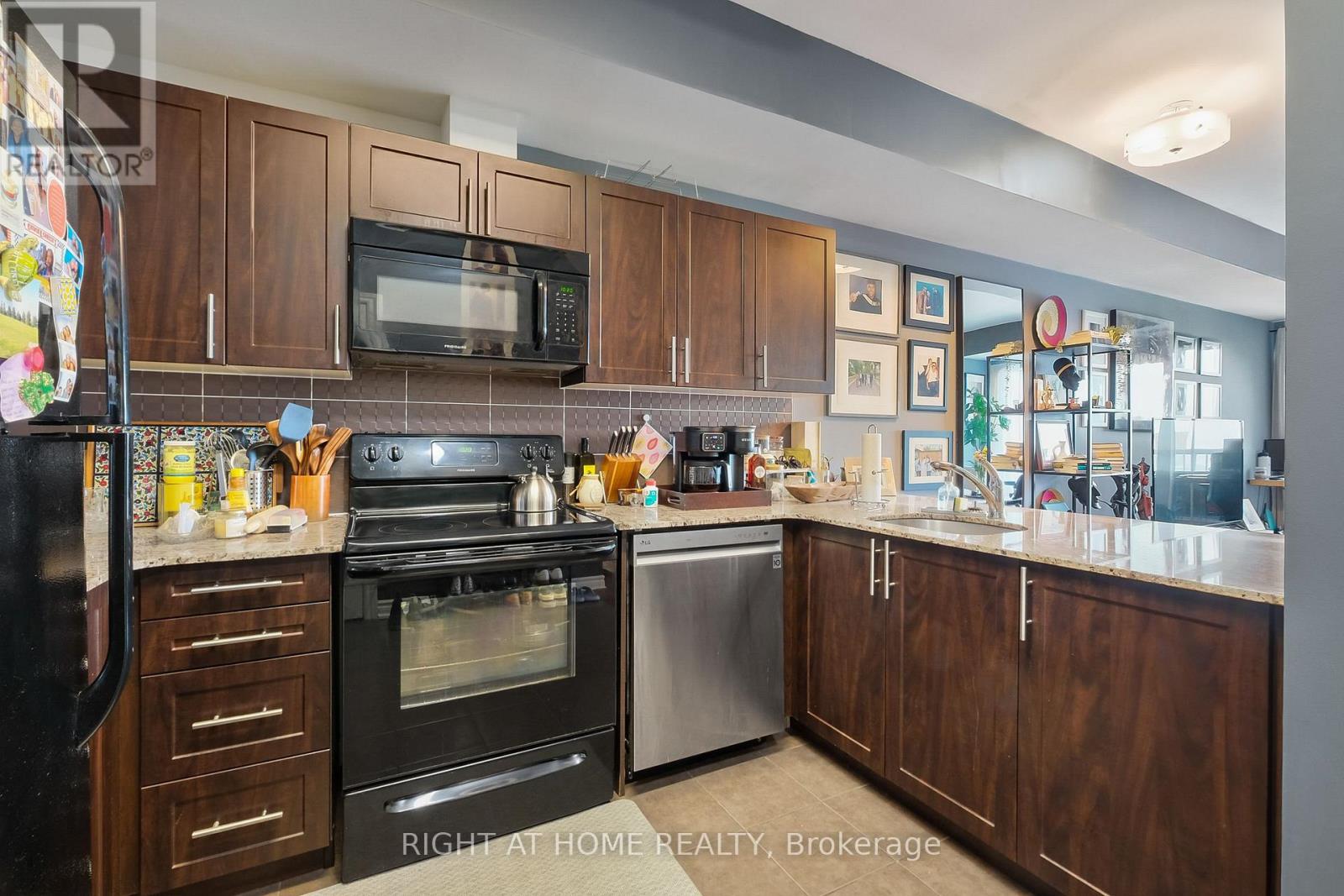 2302 - 234 Rideau Street, Ottawa, Ontario  K1N 0A9 - Photo 18 - X12930426